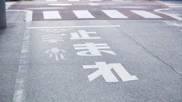 ワゴン車がバイクをひき逃げ「一時停止を無視して突っ込んだ」目撃者から110番通報　バイクの男性が重傷　東京・大田区