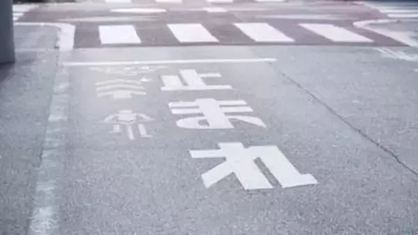 ワゴン車がバイクをひき逃げ「一時停止を無視して突っ込んだ」目撃者から110番通報　バイクの男性が重傷　東京・大田区