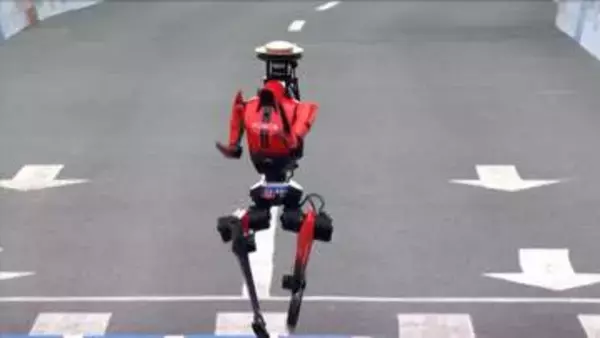 “人型ロボット”がハーフマラソン　人間の記録上回る　家庭で“家事ロボット”実用化も…国をあげて開発　中国