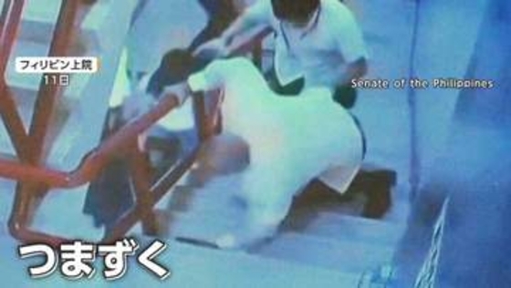 議会出席の上院議員“大激走”　警察からの追跡で逃走　違法薬物で激しい取り締まりで少なくとも32人殺害に関与か　フィリピン