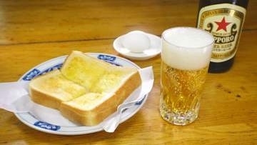 早朝なのにテンションMAX…朝5時から営業する老舗喫茶に“お酒モーニング” 朝まで働く人たちを支えるサービス
