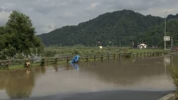 【中継】自衛隊ヘリで住民を救助する様子も　山形・戸沢村の蔵岡地区で一部の集落が孤立　道路が水没してたどり着けず