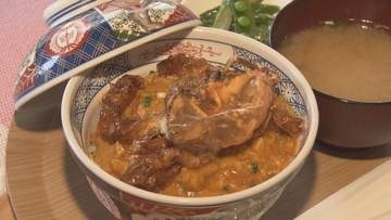 脱皮直後のカニを丸ごと使用…殻ごと食べるカニ1匹を豪快にのせた贅沢どんぶりが話題の一宮の人気カフェ