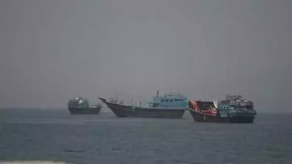 イラン、「安全は保証されない」ホルムズ海峡で“指定外”航路の船舶に警告　オマーン沖で“飛翔体”による攻撃も