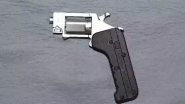 おもちゃと称して本物の拳銃を輸入　富山の50代男を書類送検　「コレクションになると思い購入した」