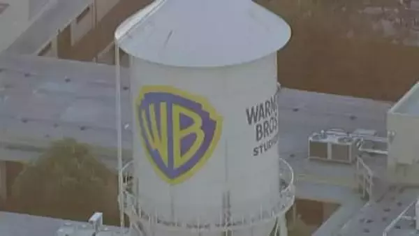 介入示唆から一転…ワーナー争奪戦にトランプ大統領「関与すべきでないと決めた」　司法当局の判断に委ねる姿勢