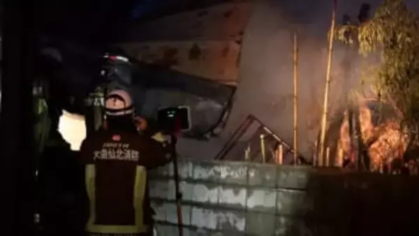 住宅など2棟全焼…焼け跡から男性遺体　兄弟2人暮らしで60代弟は入院中　75歳男性とみて身元確認　秋田・大仙市