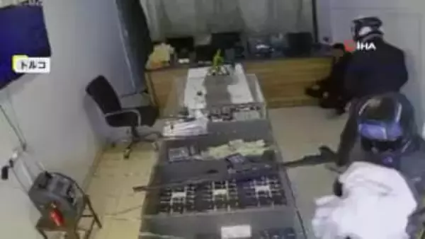 「手を上げろ」宝石店強盗団がわずか3分で金製品4㎏・8800万円相当を強奪する一部始終　犯人逮捕され無事発見　トルコ