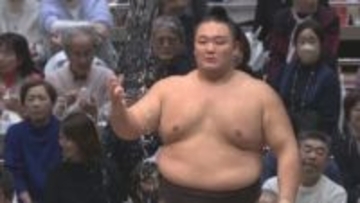 朝乃山は4連勝で9勝目！ 優勝争いトップに1敗差　勢いある若手力士を押し出し【大相撲初場所 12日目結果】