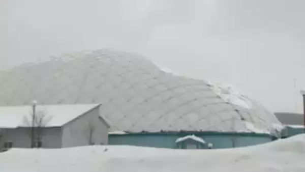 “台風並み”猛吹雪で停電も…北海道で記録的大雪　電柱根元から折れる　車が雪道でスピンする瞬間も　今夜から気温急降下