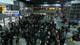 「記録的大雪　新千歳空港で7000人が一夜明かす　札幌市は210校で臨時休校や始業時間繰り下げ　29日には神奈川・東京でも降雪の可能性」の画像1