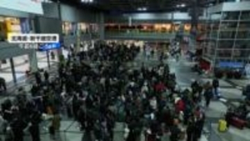 記録的大雪　新千歳空港で7000人が一夜明かす　札幌市は210校で臨時休校や始業時間繰り下げ　29日には神奈川・東京でも降雪の可能性