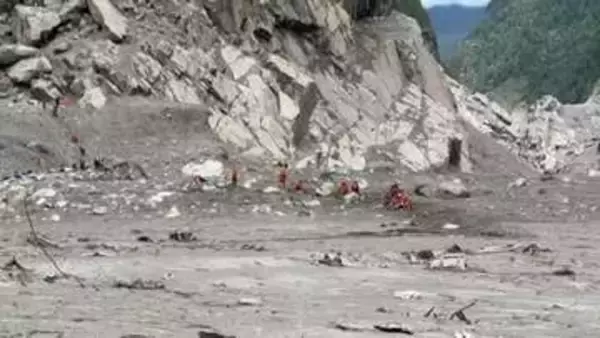 【速報】土石流発生から9日ぶりに救出　トンネルに取り残されていた男性2人　ネパール側の水力発電所内