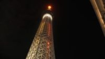 スカイツリーのエレベーターが緊急停止　20人が閉じ込められたまま