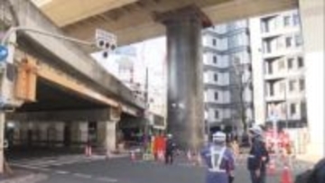 大阪・梅田の繁華街に現れた巨大な"柱"　下水道工事現場で直径5ｍのパイプが地上に10m超せり上がる　けが人なし　通行止めで大渋滞に