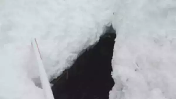 水路の雪の詰まりを解消させようと…水路に転落した67歳と74歳の男性2人が死亡　空き家の除雪作業中に…新潟・十日町市