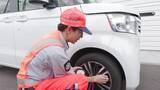 「【夏の疲れは人間だけじゃない…】駐車場で車のラジオを聞いていたらバッテリーが！波打ち際を走行中タイヤが砂に！暑い夏を乗り越えた車のメンテナンス大丈夫？〈北海道〉」の画像1