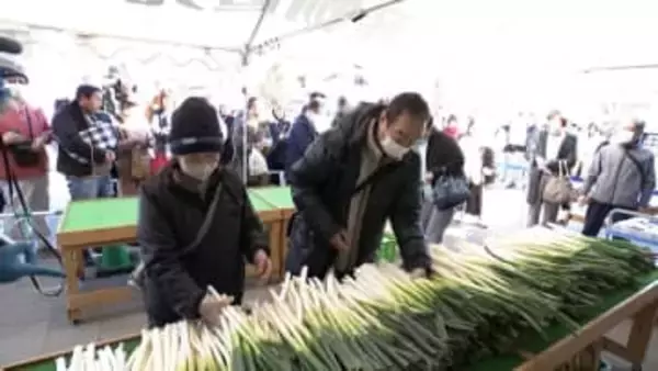 各地で大行列…道の駅では500円で深谷ネギつかみ取り　錦糸町ではさつまいもイベントが予想外の売れ行きで完売も