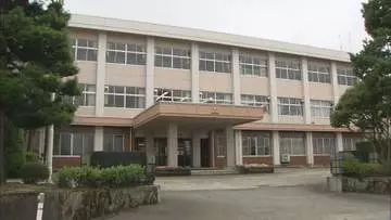 「大変珍しい」双頭のアカハライモリが相次いで2匹も誕生　富山・入善高校の飼育個体が産卵して孵化