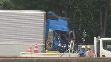 【速報】北陸道の作業員2人死亡事故、酒気帯び運転などの疑いで大型トラック運転手を逮捕　工事後の撤去作業中に突っ込む