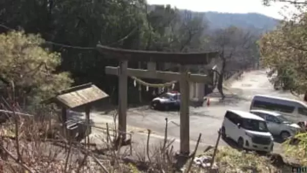 「怒り心頭…どういう人なのか」神社の屋根がむき出しに　大量の銅板窃盗相次ぐ　銅の取引価格“高止まり”を狙った犯行か　栃木