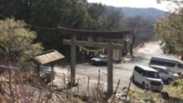 「怒り心頭…どういう人なのか」神社の屋根がむき出しに　大量の銅板窃盗相次ぐ　銅の取引価格“高止まり”を狙った犯行か　栃木