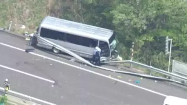 福島・磐越道バス事故　現場にブレーキ痕なし、バス運転手「曲がり切れなかった」　17歳男子高校生が死亡、20人けが