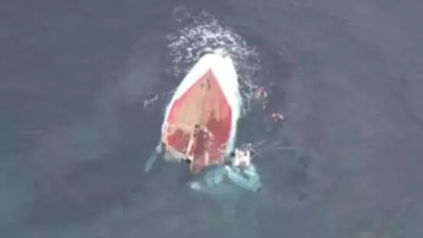 遊漁船が2つに割れ13人が海へ投げ出される…貨物船と遊漁船が衝突　2人心肺停止　1人行方不明　三重・鳥羽市沖