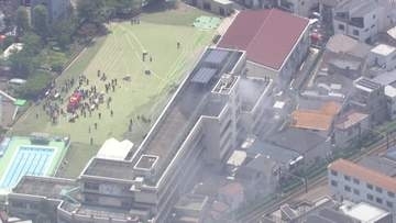 東京・北区の小学校火災で児童9人がケガ　避難はおおむね完了し逃げ遅れ有無確認中　教員女性は足を骨折