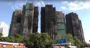 香港高層住宅火災の死者は156人に　過失致死で15人逮捕　燃えなかった棟の住民に一時帰宅許可