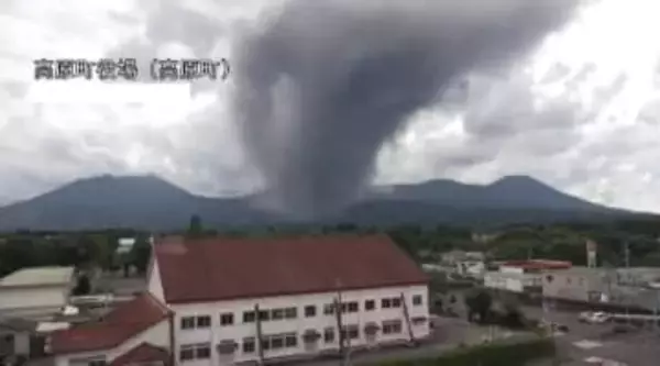霧島連山・新燃岳が7年ぶり噴火　黒い噴煙が情報カメラに迫る…噴煙は500メートル以上にも【2025人気記事】