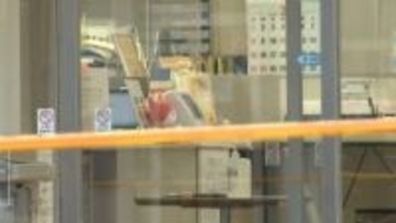 「金を出せ」男が拳銃のようなものを突きつけ200万円強盗“不審な箱”放置…群馬・桐生市の信金　片言の日本語話す男は現在も逃走中