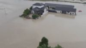 インドネシア豪雨で日本人8人が孤立状態　宿泊施設に滞在しけが人なし