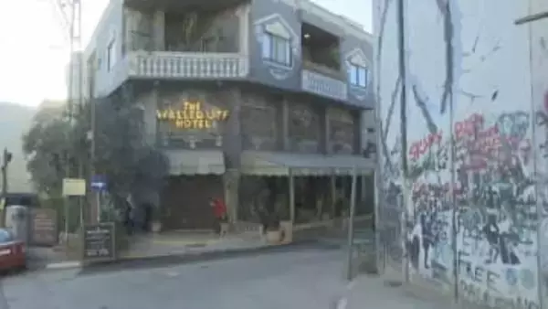 バンクシー手がけた“世界一眺めの悪いホテル”が2年ぶりに営業再開　「分離壁」のそばにありイスラエルとハマスの戦闘で休業