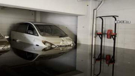 突然動き出すワイパー　車が水没する一部始終　千葉豪雨で高校の地下駐車場が水没　カー用品店では脱出用ハンマー品切れ