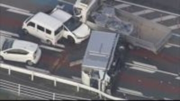 トラック同士の追突に乗用車4台巻き込まれたか…6台の玉突き事故　男女6人負傷も意識あり　福岡・宗像市