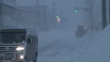 雪の中でふんどし姿の男性ら「奇祭大俵引き」“白”勝って今年は豊作?北日本大荒れ「暴風雪警報」自動ドア凍結も「玄関開けて絶望」