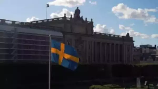 スウェーデン　国籍取得要件を大幅厳格化　居住8年、収入要件導入へ