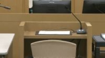 警察官の呆れた犯行理由　「AVみたいな盗撮を…」　少なくとも約100回　異動で電車通勤に変わりスカート姿の女性を目にする機会が増えて興味抱く　減給処分を受け依願退職