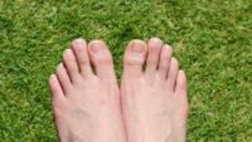 足のすっぴん爪を見せるのが恥ずかしい…なら今すぐ靴を見直して！「つま先から1cmのゆとり」と「正しい爪切り」が美爪再生の近道
