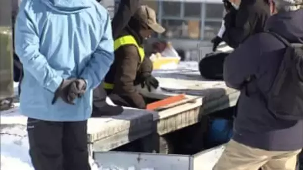 スキー場のエスカレーターで挟まれ5歳男児が死亡…降り口付近で転倒しベルトコンベヤーに右腕巻き込まれたか　北海道・小樽市