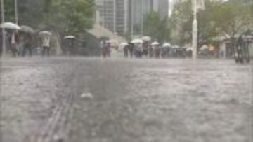 1日は雨がやんだ後も再び1時間に40mmの大雨や落雷、竜巻などに注意　沿岸部は強風により交通機関に影響も