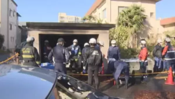 早朝の車庫放火事件、56歳会社員の男を逮捕　乗用車2台が焼ける