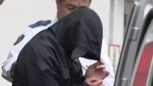 移送される「ナチュラル」会長の小畑寛昭容疑者…2025年12月からホテルに潜伏　2月3日まで宿泊代支払い済み　鹿児島・奄美市