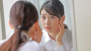 日焼け止めを塗ると赤くなる原因と、敏感肌の人が知っておきたい選び方。紫外線吸収剤不使用だけが正解じゃない