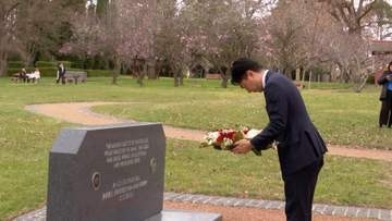 小泉防衛大臣、オーストラリアの「奈良公園」で安倍元総理の慰霊碑に献花　日豪関係強化に尽力