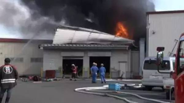 工場火災鎮火のメド立たず　出火から1日以上経過　従業員は全員避難しけがなし　栃木・那珂川町