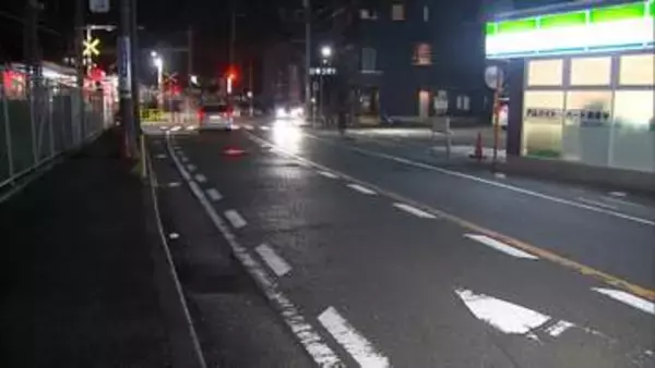 神奈川・JR逗子駅近くで倒れていた女性が死亡　白いワンボックスカーがひき逃げ、逃走か