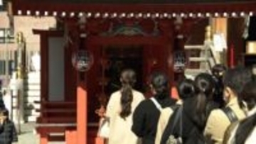 都心ポカポカ17℃超　早咲き桜賑わう　"最強開運日"で神社に長蛇の列　宝くじ聖地も2時間半待ち　婚姻届提出で役所にカップル続々