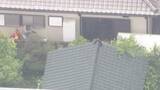 「【速報】宇都宮のクマに麻酔銃発射　麻酔の効きを確認中　目撃情報あった住宅街に多数の警察官ら集まり中庭を包囲　栃木」の画像1
